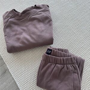 GAP Brown Sweatshirt and Joggers Set
